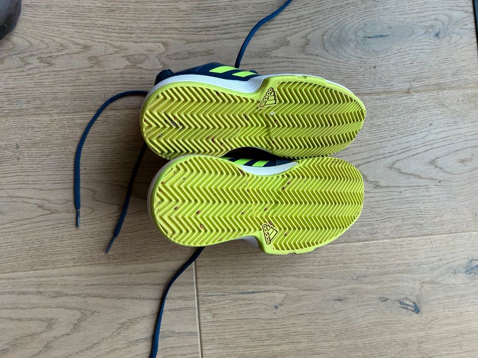 Tennisschuhe Adidas Ortolite Größe 34 in Neusäß