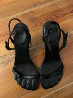 Balenciaga Sandaletten in Schwarz für Damen in Größe 39 Friedrichshain-Kreuzberg - Kreuzberg Vorschau