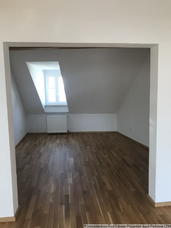 Sehr schöne 4 Zimmer Wohnung mit EBK und Balkon in Deggendorf