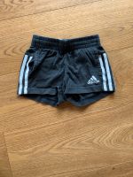 Adidas kurze Hose 110 Bayern - Riedering Vorschau