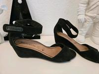 Tamaris Riemchenpumps Keilsandale Sandalen Gr. 40 schwarz Leder Hannover - Mitte Vorschau