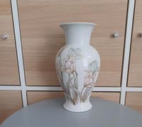 AK Kaiser Porzellan Vase, Eleonore, Blumen, rosa, gold, blau Niedersachsen - Worpswede Vorschau
