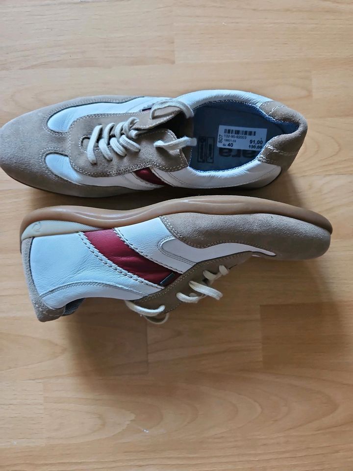 Schuhe Sneaker Leder in Größe 40-41 in Berlin