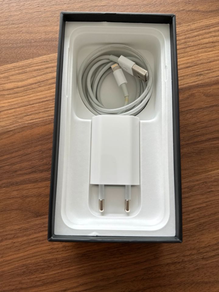 Apple iPhone 7, 128 gb, schwarz mit Originalverpack./Zubehör!TOP! in Jettingen