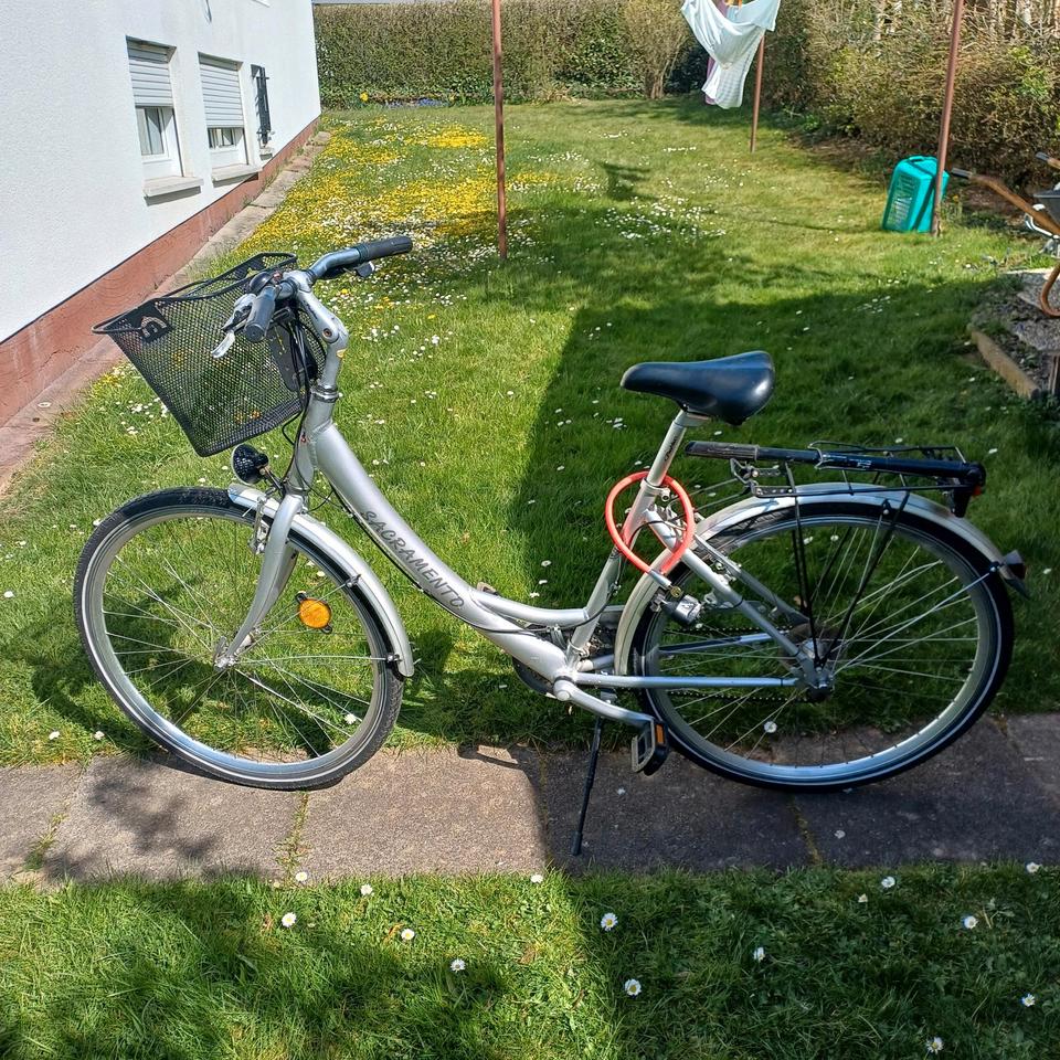 Sacramento Damenfahrrad Damenrad Fahrrad 24 Gang Shimano in Cölbe