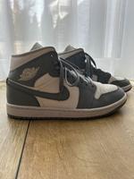 Air Jordan 1 Mid grau/weiß Gr. 41 Hessen - Karben Vorschau