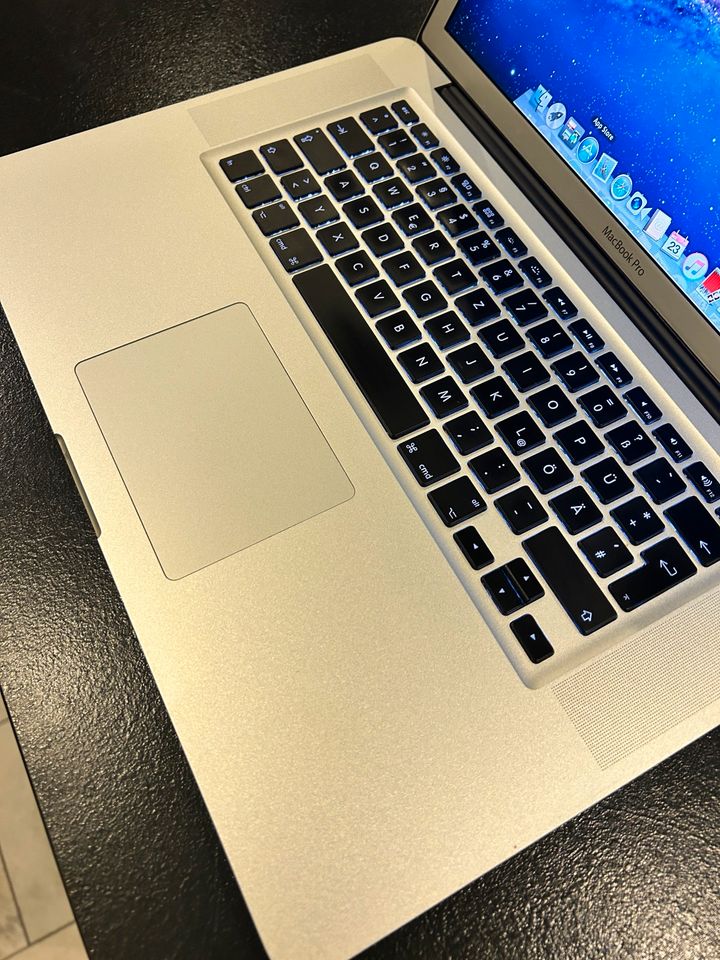 MacBook Pro 15 A1286 15.4/2.0/2x2GB/500/SD/HR in Castrop-Rauxel