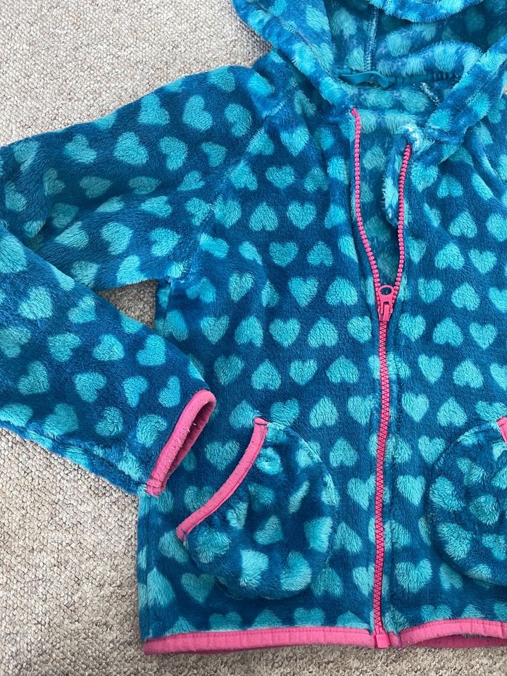 McKinley Kuscheljacke Teddy Fleece Jacke Gr. 116, Herzen blau in Kiel