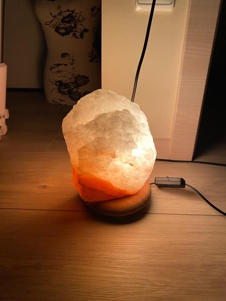Elektrische Salzkristall-Lampe für ein wunderschönes Licht in Biebergemünd