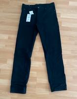 Herren Hose Jeanshose  Zara Gr. 44 Schwarz  NEU Frankfurt am Main - Niederursel Vorschau