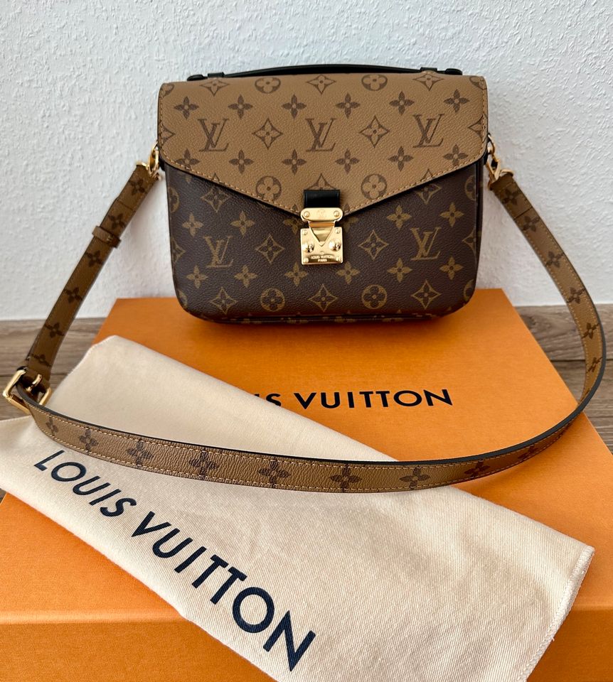 Louis Vuitton Pochette Metis Reverse Canvas in Dieburg