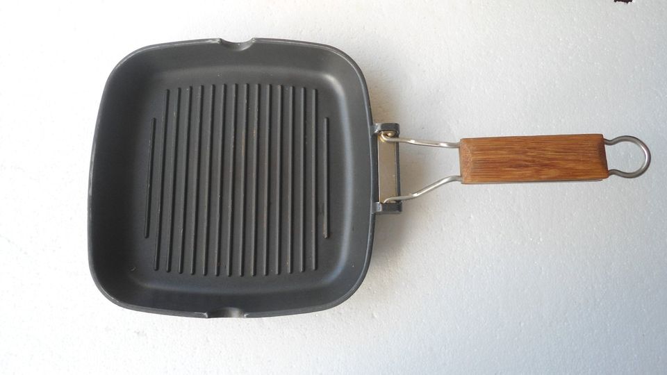 Grillpfanne TCM Tchibo Aluguss Pfanne mit Klappgriff 24x24cm in Holzwickede