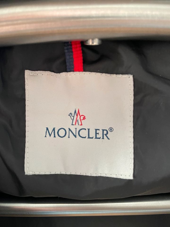 Moncler Jacke Herren in Mühlheim am Main