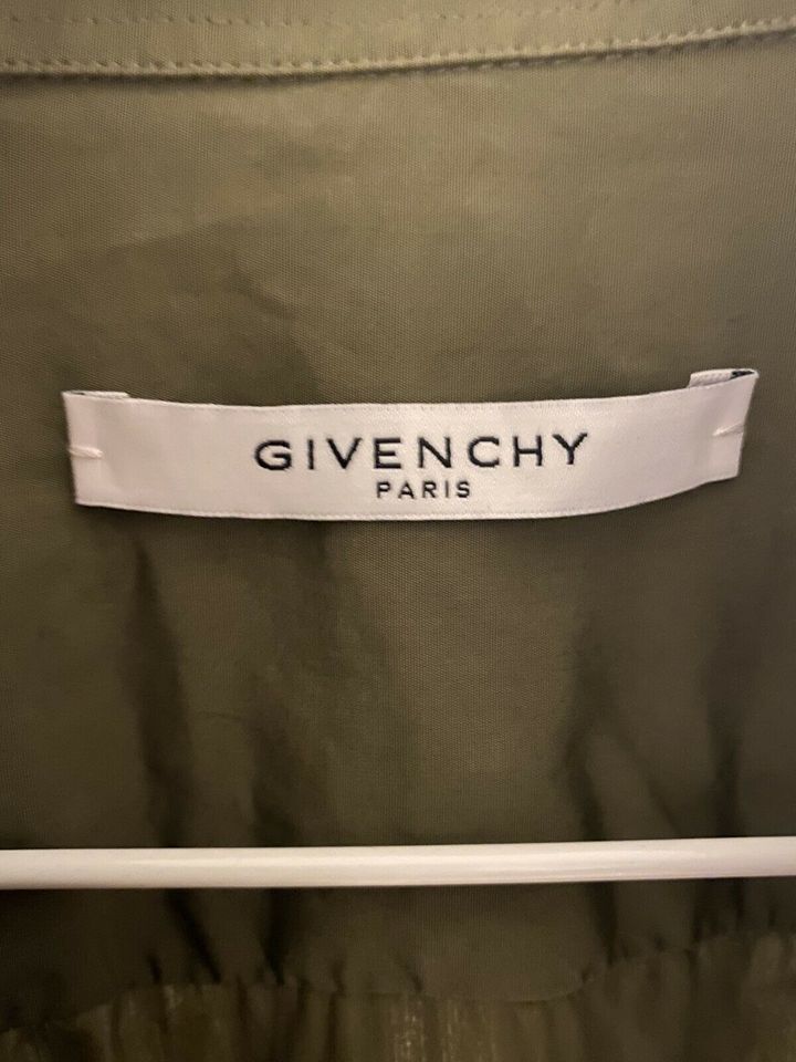 Givenchy Hemd Size L in Böblingen