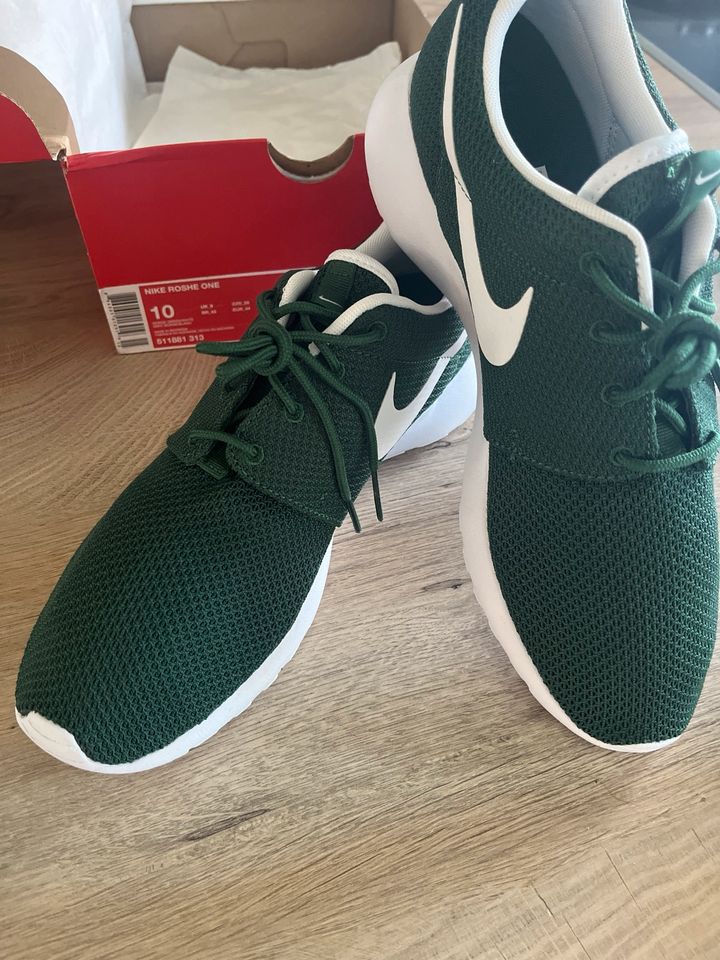 Herren Schuhe Nike Roshe One Gr.44 dunkelgrün NEU Ovp in Oldenburg