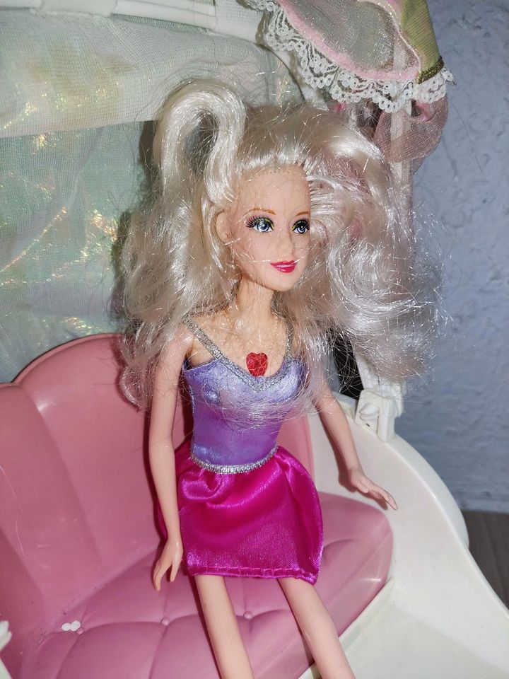 Barbie Kutsche 1976 mit funktioneller Puppe und Pferd in Schramberg