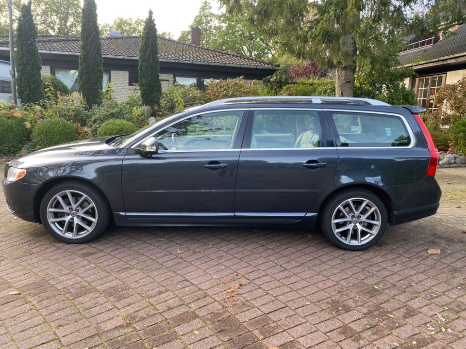 Volvo V70 T6 AWD Geartronic Summum - Vollausstattung in Hamburg