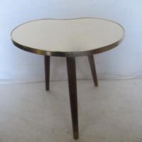 Vintage Nierentisch/Blumenhocker mit Runden Holzfüßchen Baden-Württemberg - Meißenheim Vorschau