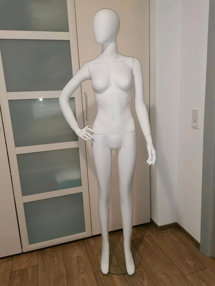 Mannequin Schaufensterpuppe Euroton YM 6-6 weiß matt in Kodersdorf