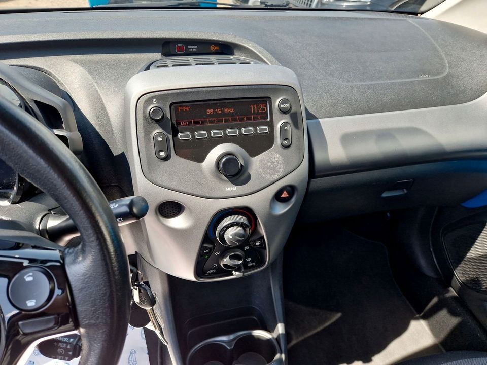 Toyota Aygo 1.0 x-play 3-türer / Klima Bluetooth ZV in Laatzen