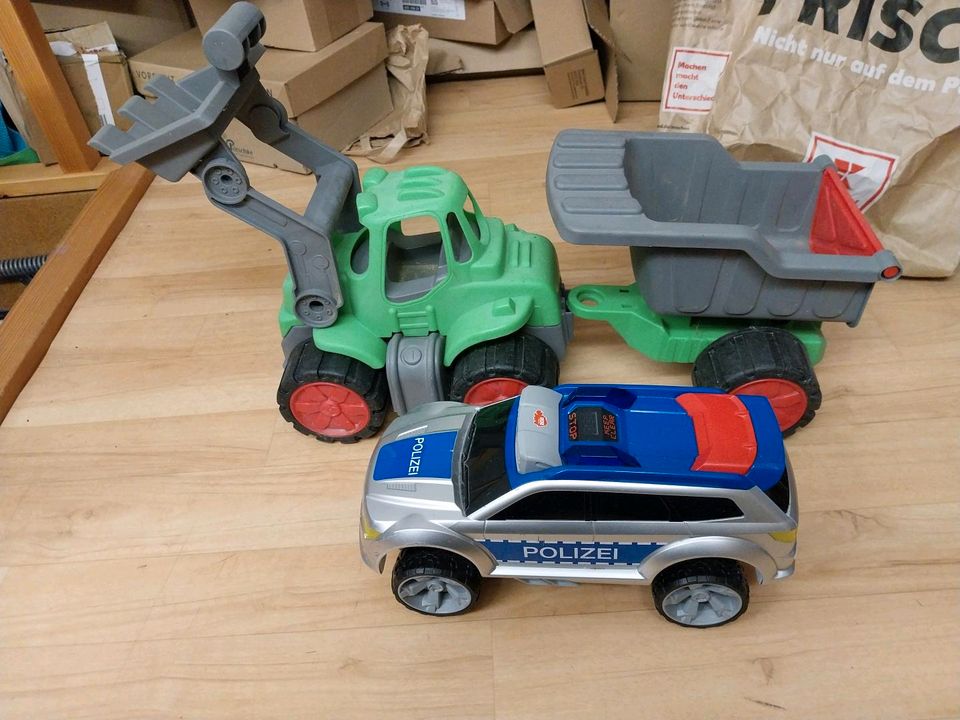 Spielzeugauto Polizei/Traktor mit Anhänger in Münchberg