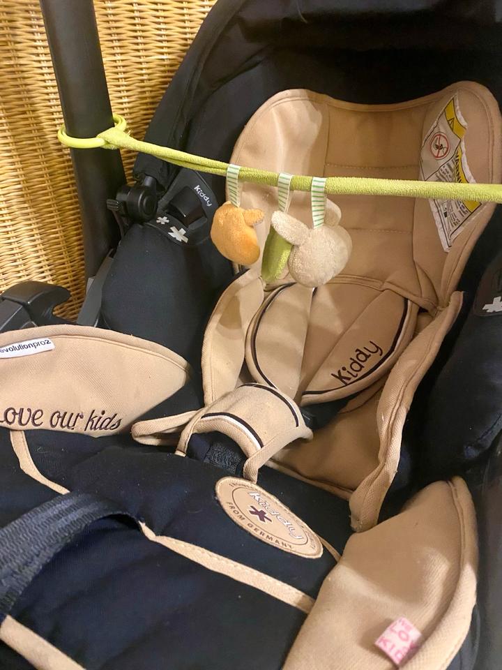 Kiddy Evolution Pro 2 Babyschale mit Liegefunktion in Warin