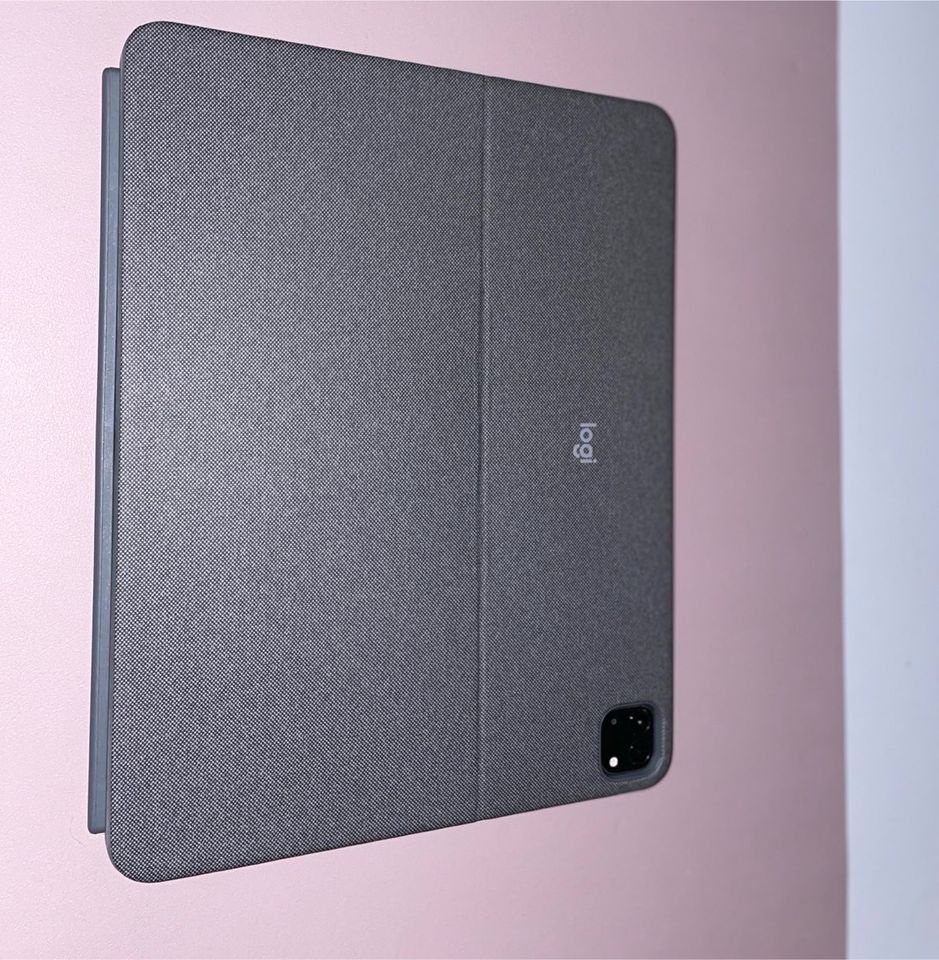 Logitech Combo Touch für iPad Pro 12.9 in Berlin