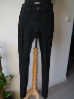 Schwarze Skinny Jeans Hose Röhrenhose Größe 34/XS Bayern - Kirchehrenbach Vorschau