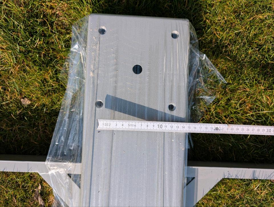 Grosser, wertiger und schöner Schirmständer für Ampelschirme in Aidlingen