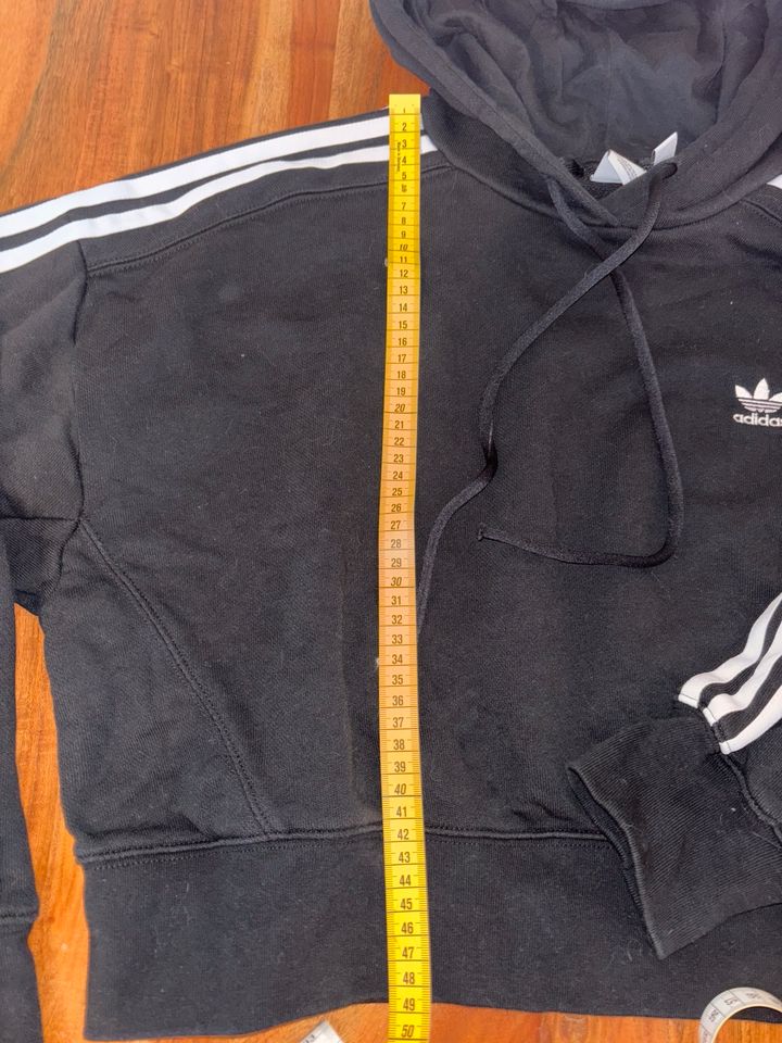 Hoody Adidas Gr S schwarz kurz in Bad Wörishofen