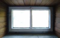 Suche so ein Kellerfenster Kippfenster Holz alt 69x39 oder 70x40 München - Schwabing-West Vorschau