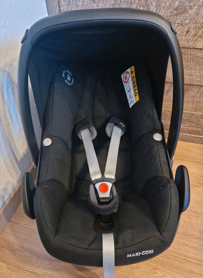 Babyschale Maxicosi Pebble Pro + Isofix Station in Köhlen