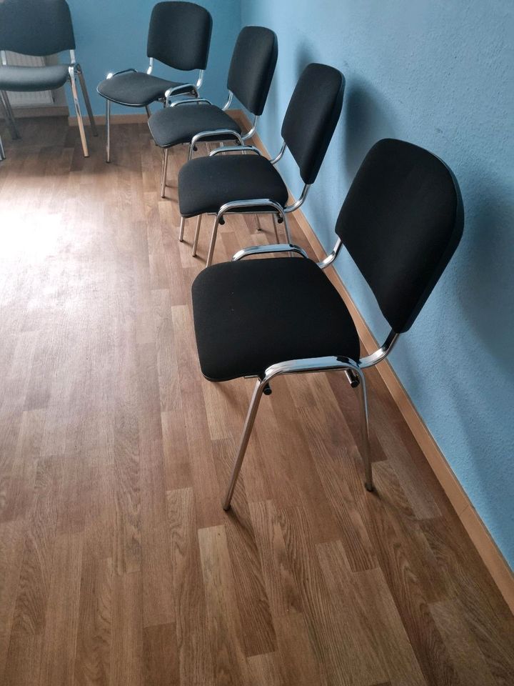 6 schwarze Stühle je 20€ Wartezimmerstühle, Bürostühle, Gruppen in Meschede