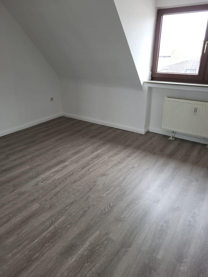 Frisch renovierte 3-Zimmer Dachgeschosswohnung in Misburg! in Hannover