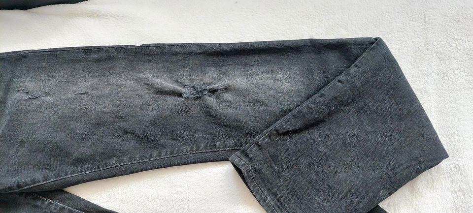 Mavi-Jeans, schwarz, Used-Look, Gr. 31/34 in Korbach
