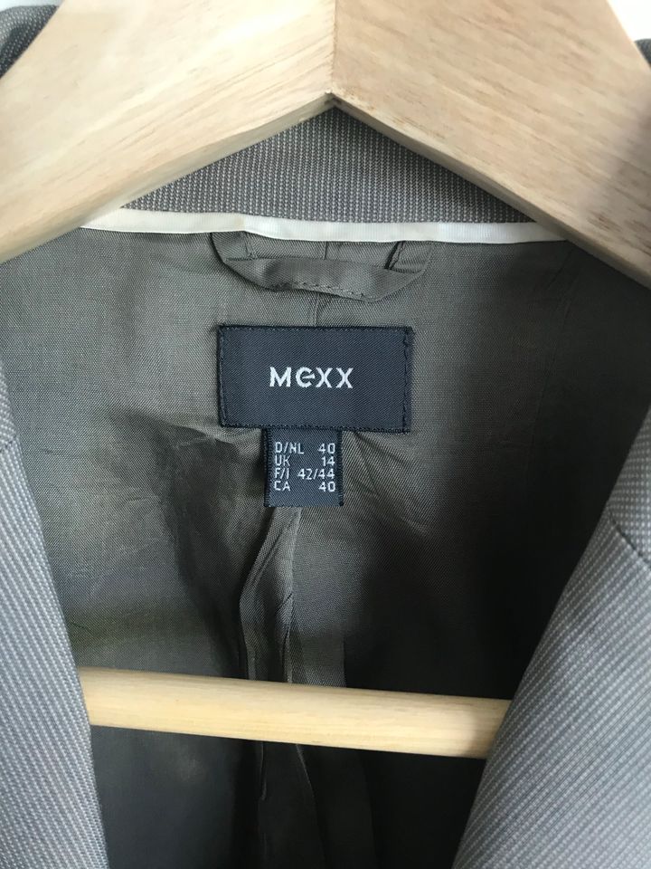 Hose und Blazer Anzug Mexx Gr. 40 in Krölpa