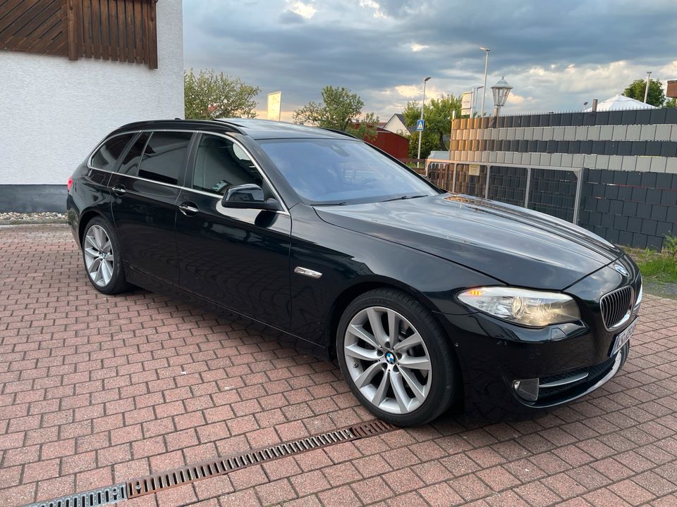 Bmw 525d Touring Bi-Xenon • Kamera • HUD • Panorama • HECKANTRIEB in Fuldabrück