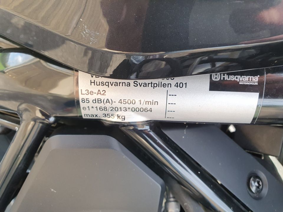 Biete Motorrad Husqvarna Svartpilen 401 in Kölleda