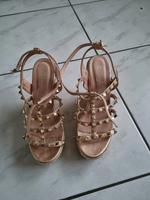 Sandalen mit Keilabsatz  und Nieten Baden-Württemberg - Nürtingen Vorschau