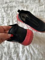 DKNY Sneaker schwarz rot mit Reißverschluss Bayern - Osterzell Vorschau