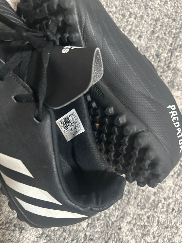 Adidas Predator Fußballschuhe Größe 41,5 in Berlin