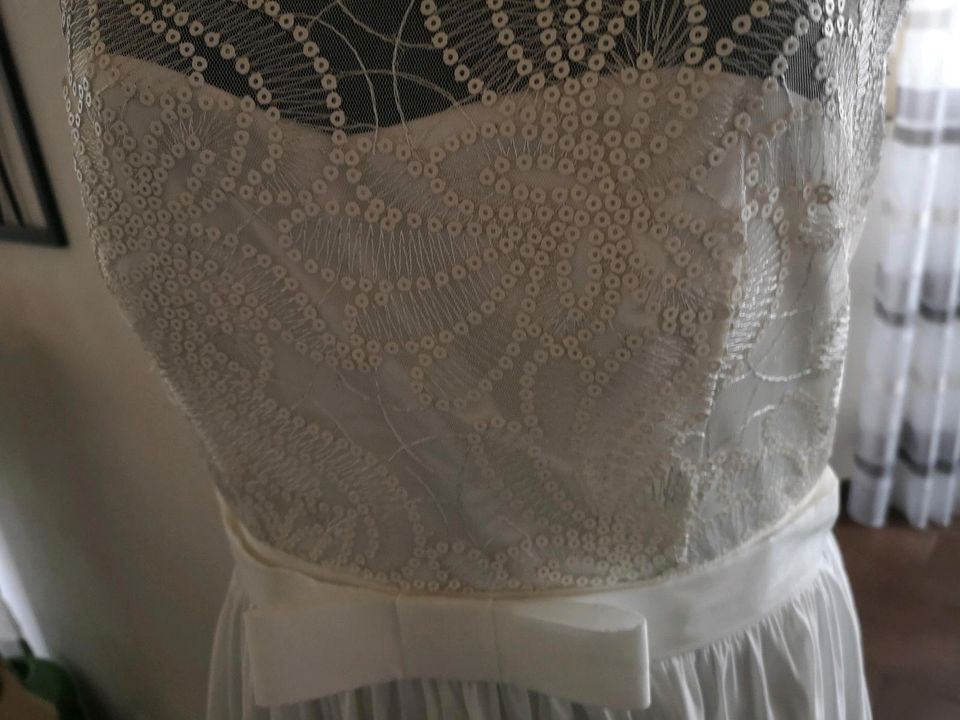 Hochzeitskleid Brautkleid Apart Gr 38 40 Stickerei Pailletten neu in Burgkunstadt