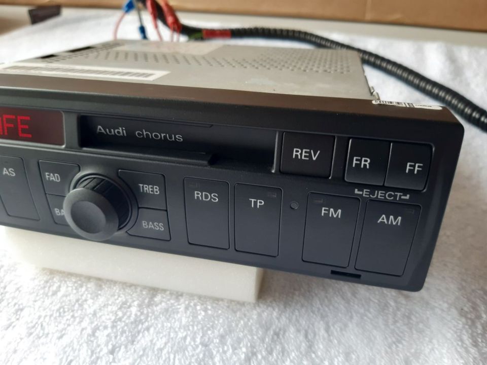 original Audi chorus M4 Autoradio Radio Cassette in Laatzen