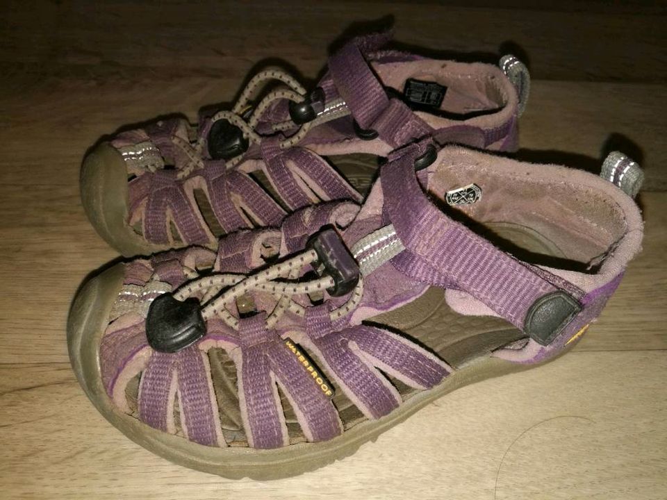 Keen Sandalen Gr. 29 lila in Erfurt