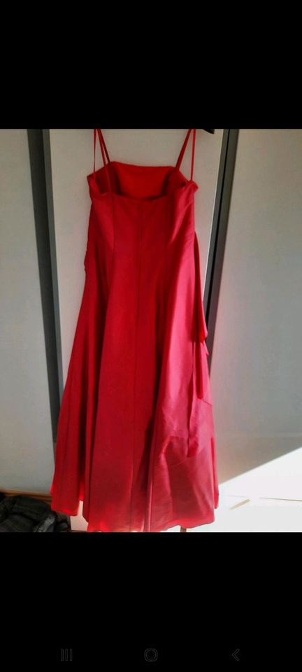 Rotes Abendkleid von Sina C in Finnentrop