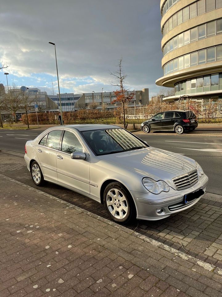 Mercedes Benz C Klasse 220 in Neuss