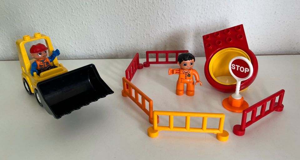 Lego Duplo Eisenbahn mit viel Zubehör in Bernau