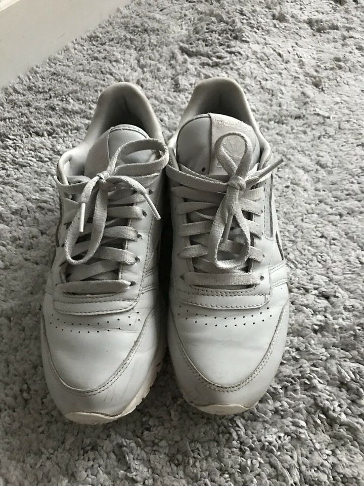 Reebok Classic grau Silber 38,5 sneakers Schuhe Turnschuhe in Allendorf