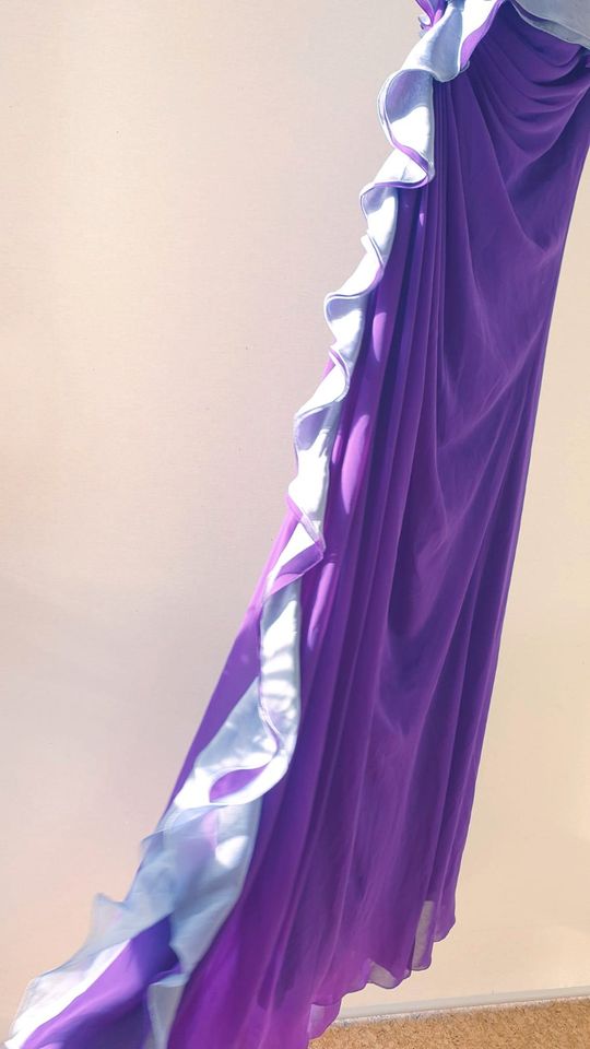 Abendkleid Abibal Maxi Kleid lang one-shoulder Volants 36 violett in Velbert