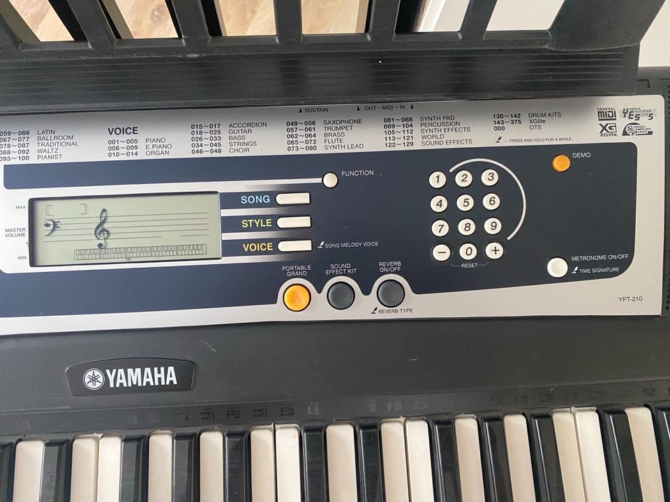 Keyboard YAMAHA YPT-210 elektronisches Klavier in Erfurt